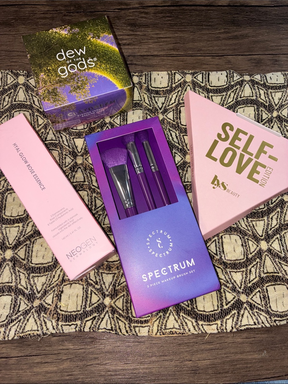 Ulta BUNDLE 4  Makeup Set